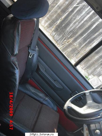 vand dezmembrez peugeot 205 cti 1987 interiorul