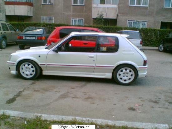 205 super tareeeee - motorul si cutia sunt originale de 1.9 nu am - 205 modificat