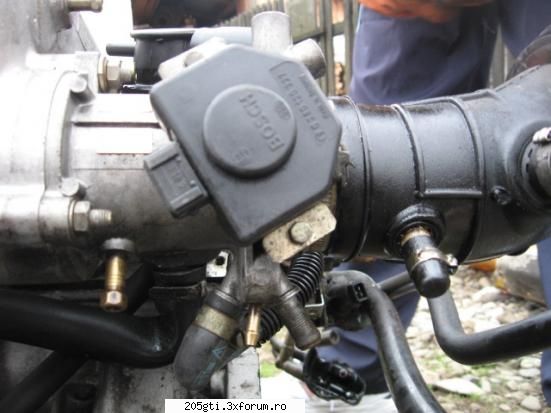 Motor nou 1.9 pe micul meu 205 - Tevile astea mici de dedesubt de la ce sunt? - 205 modificat