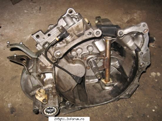 Motor nou 1.9 pe micul meu 205 - Cutia de viteze.....cu senzorul de turatie - 205 modificat
